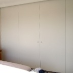 Schlafzimmerschrank mit fläch...